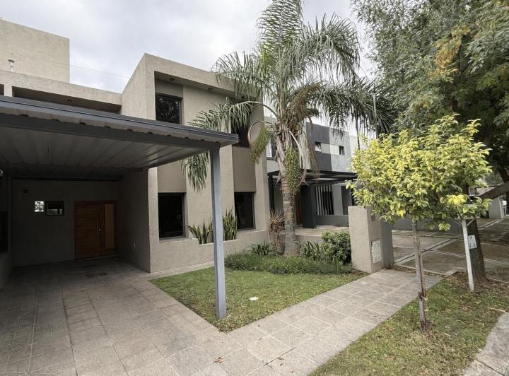Casa · 180m² · 6 Ambientes · 2 Cocheras