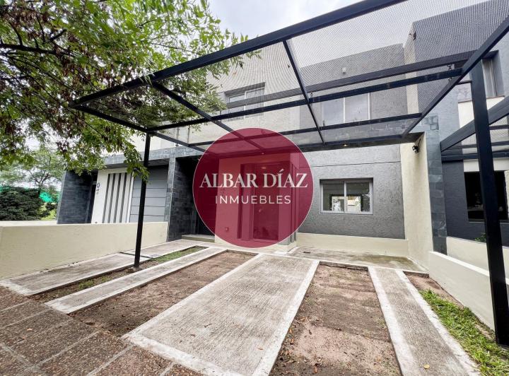 Casa · 170m² · 8 Ambientes · 2 Cocheras