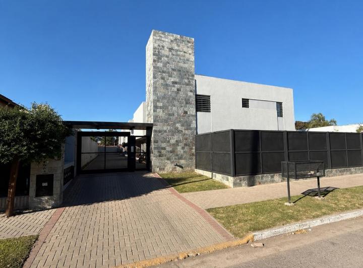Casa · 114m² · 4 Ambientes · 1 Cochera