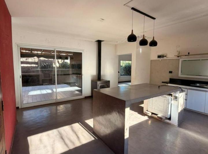 Casa · 1m² · 1 Ambiente · 2 Cocheras