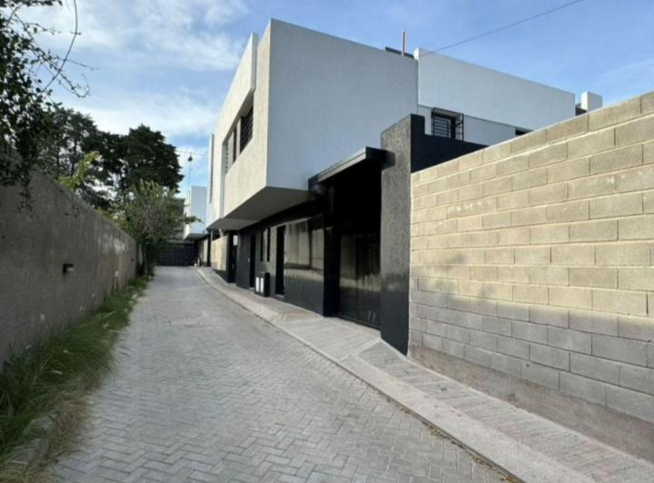Casa · 150m² · 6 Ambientes · 1 Cochera