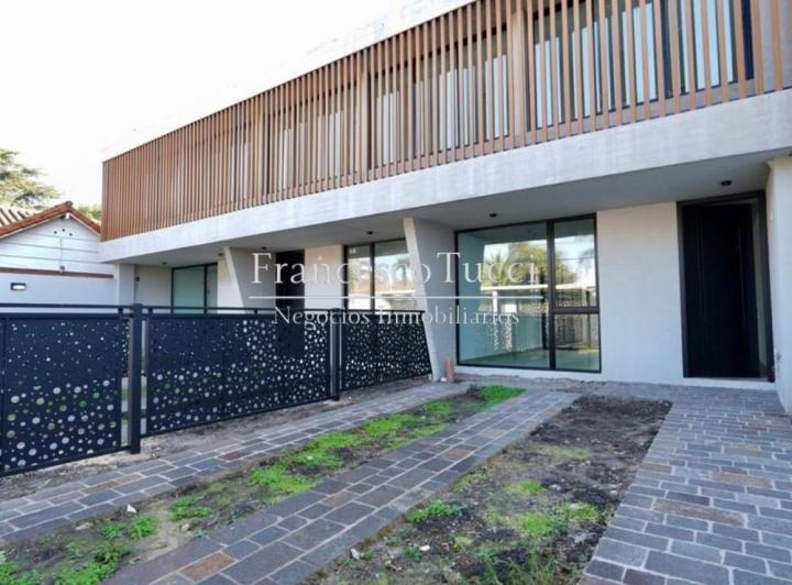 PH · 180m² · 4 Ambientes · 2 Cocheras