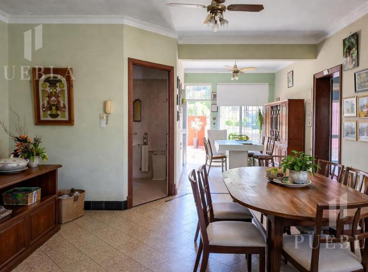 PH · 247m² · 8 Ambientes · 1 Cochera