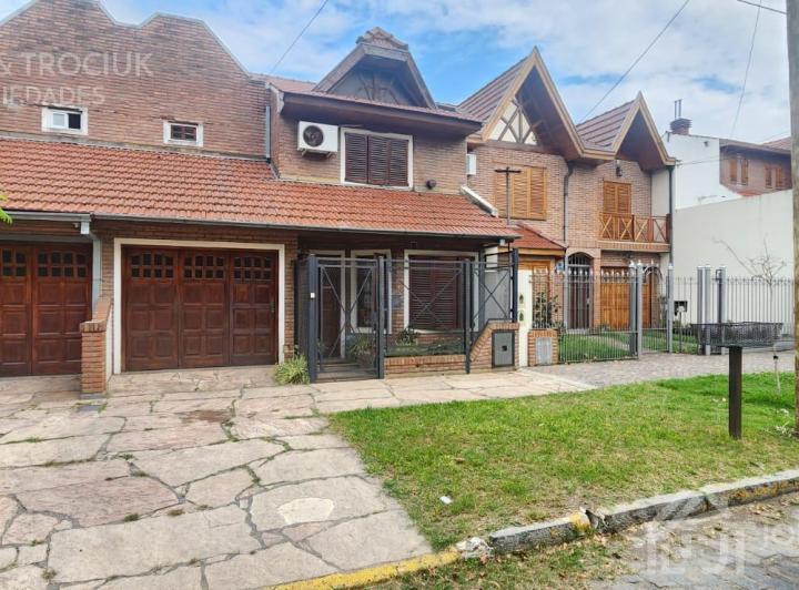 PH · 121m² · 4 Ambientes · 1 Cochera