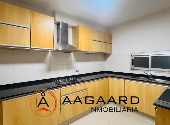 PH · 180m² · 5 Ambientes · 2 Cocheras