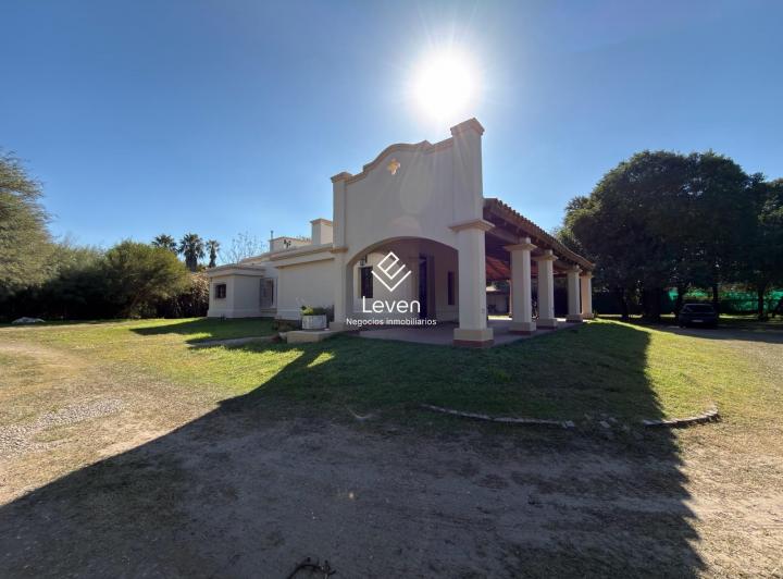 Casa · 374m² · 4 Ambientes · 2 Cocheras