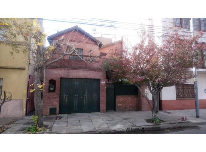PH · 195m² · 6 Ambientes · 1 Cochera