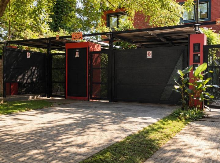 PH · 300m² · 8 Ambientes · 1 Cochera