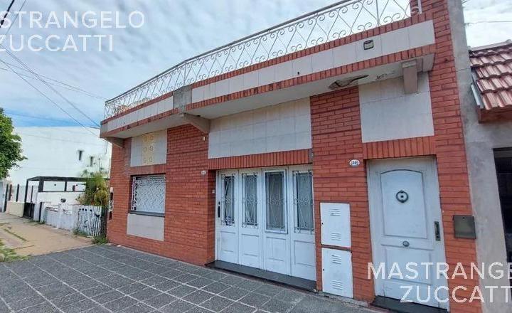 PH · 240m² · 8 Ambientes · 1 Cochera