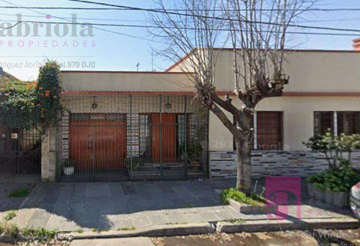 PH · 208m² · 4 Ambientes · 1 Cochera