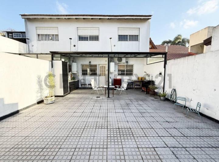 PH · 242m² · 6 Ambientes · 2 Cocheras