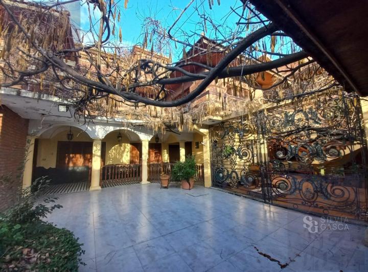 PH · 235m² · 6 Ambientes · 1 Cochera