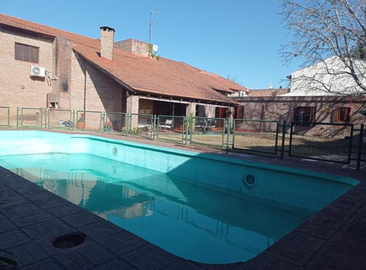 Casa · 590m² · 5 Ambientes · 4 Cocheras