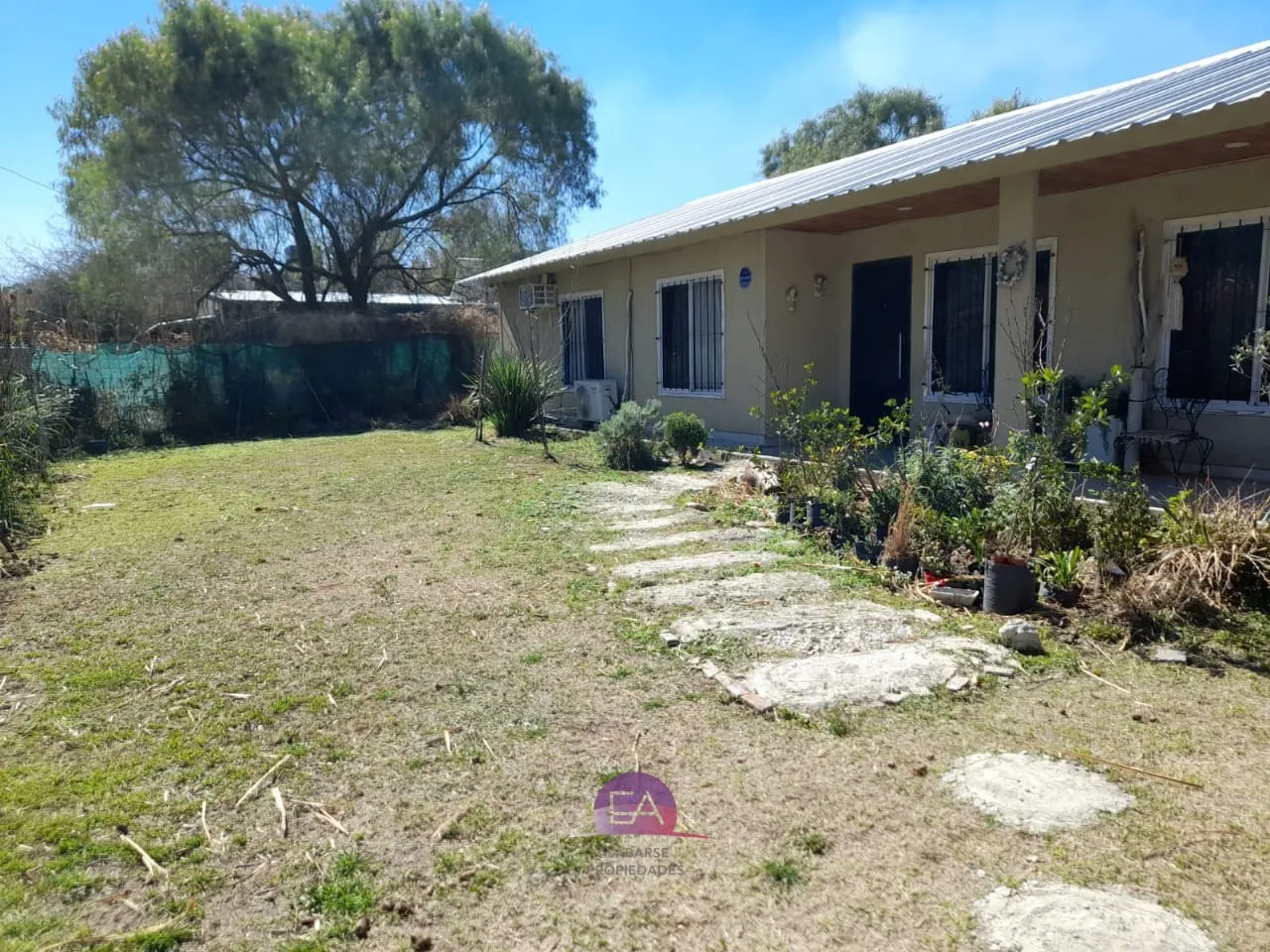 CASA  PREFABRICADA 4 dormitorios + 2 LOTES V. RIV. INDARTE