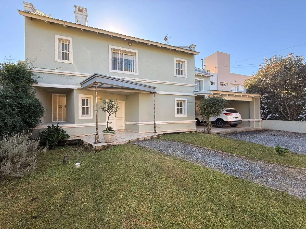 Villa Belgrano - Venta Casa 3 Dorm Gran Playroom y Escritorio Jardín y Piscina 2