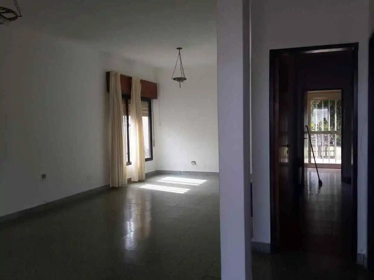 CASA 3 DORMITORIOS- FRAGATA SARMIENTO 439