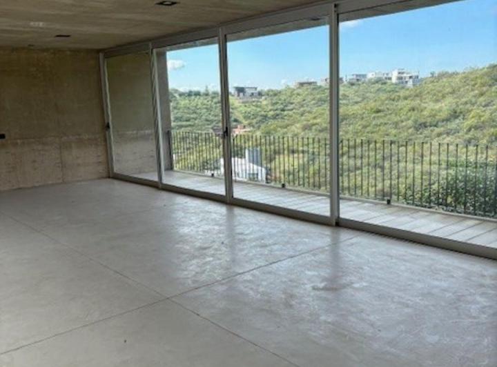 Casa · 250m² · 5 Ambientes · 2 Cocheras