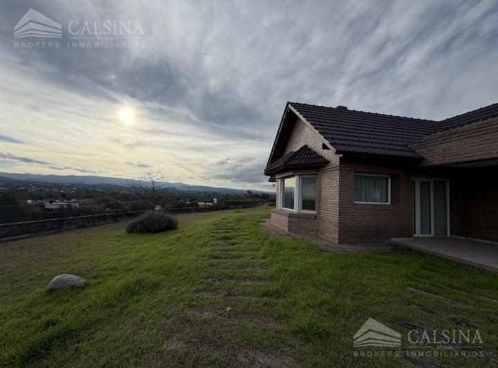 Casa · 400m² · 3 Dormitorios · 2 Cocheras