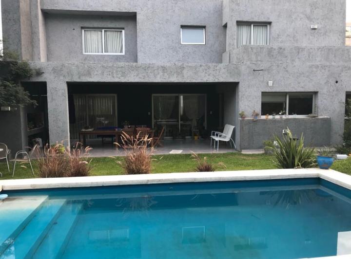 Casa · 350m² · 14 Ambientes