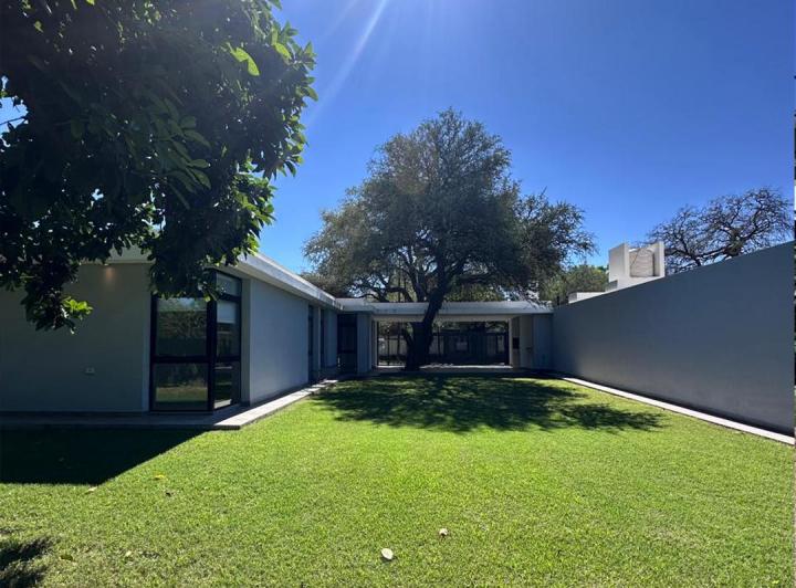 Casa · 160m² · 4 Ambientes · 2 Cocheras