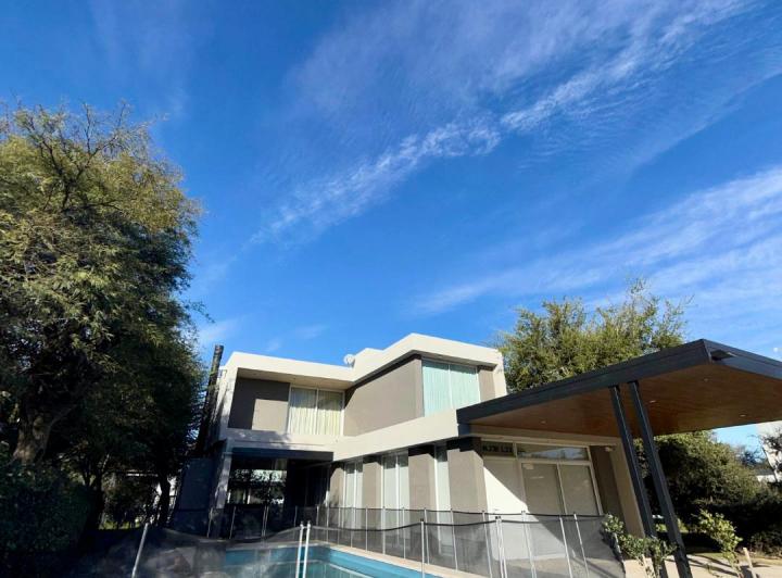 Casa · 160m² · 5 Ambientes · 2 Cocheras