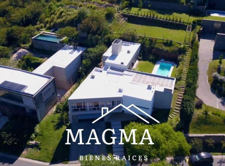 Casa · 350m² · 12 Ambientes · 3 Cocheras