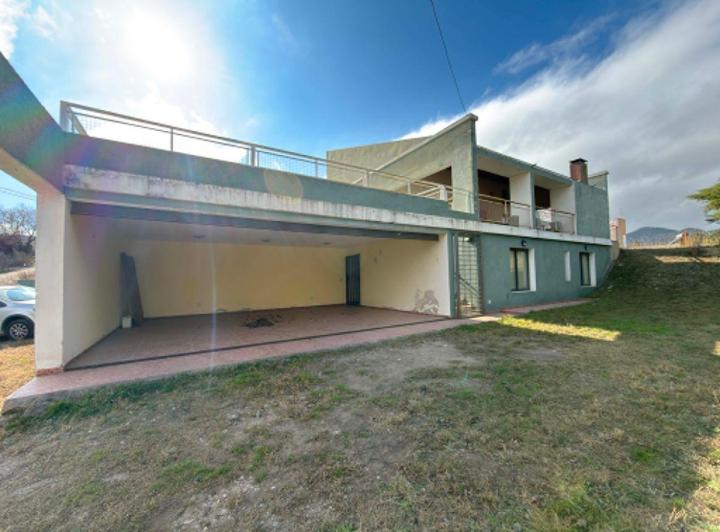 Casa · 180m² · 5 Ambientes · 2 Cocheras