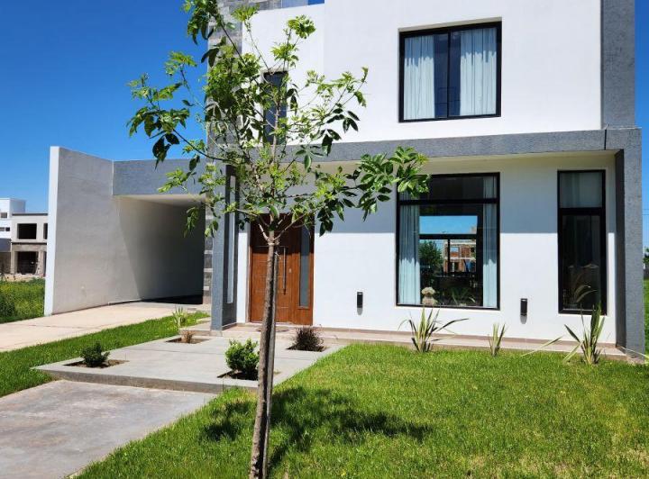 Casa · 190m² · 2 Ambientes · 1 Cochera