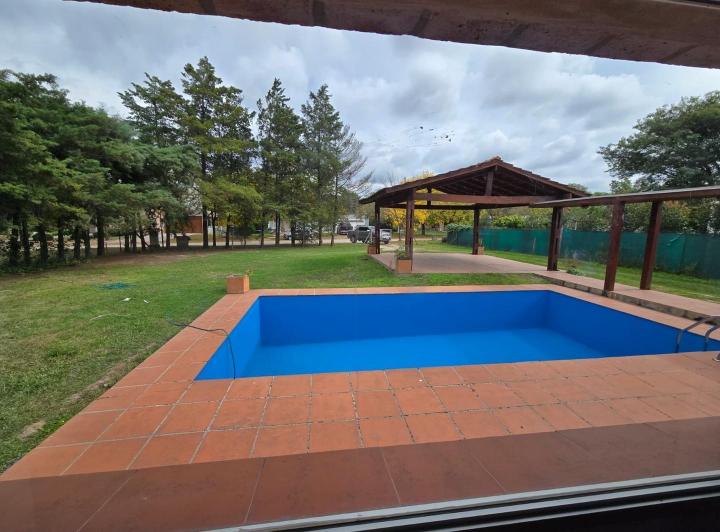 Casa · 250m² · 4 Dormitorios · 2 Cocheras