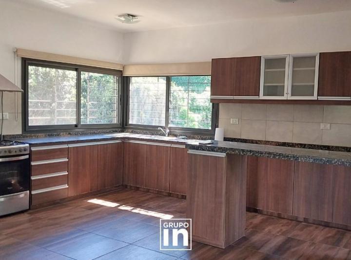 Casa · 181m² · 6 Ambientes · 2 Cocheras