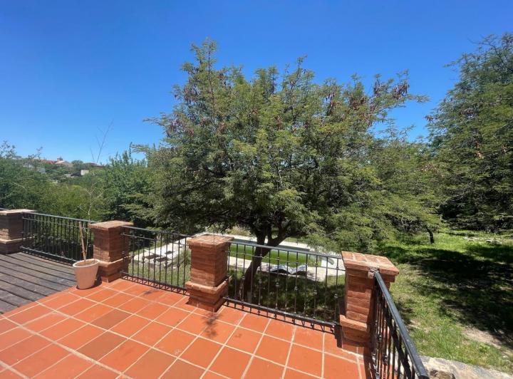 Casa · 300m² · 12 Ambientes · 4 Cocheras
