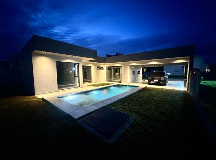 Casa · 170m² · 3 Ambientes · 2 Cocheras