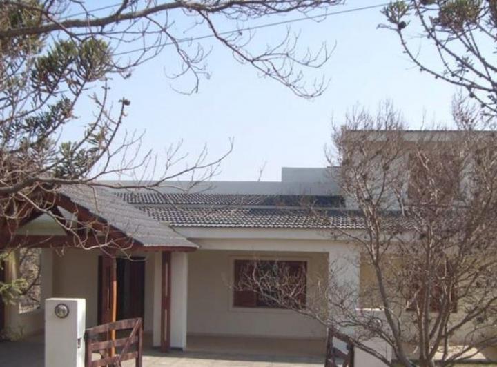 Casa · 180m² · 6 Ambientes · 2 Cocheras