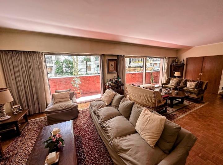 Departamento · 216m² · 6 Ambientes · 2 Cocheras