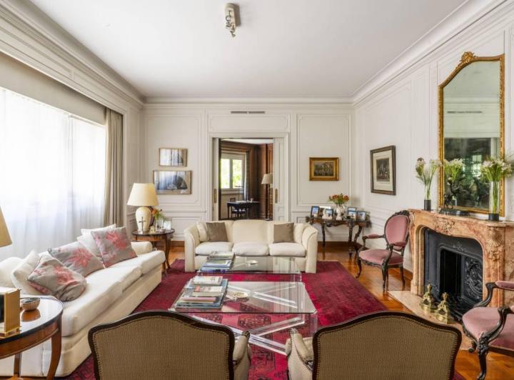 Departamento · 333m² · 8 Ambientes · 1 Cochera