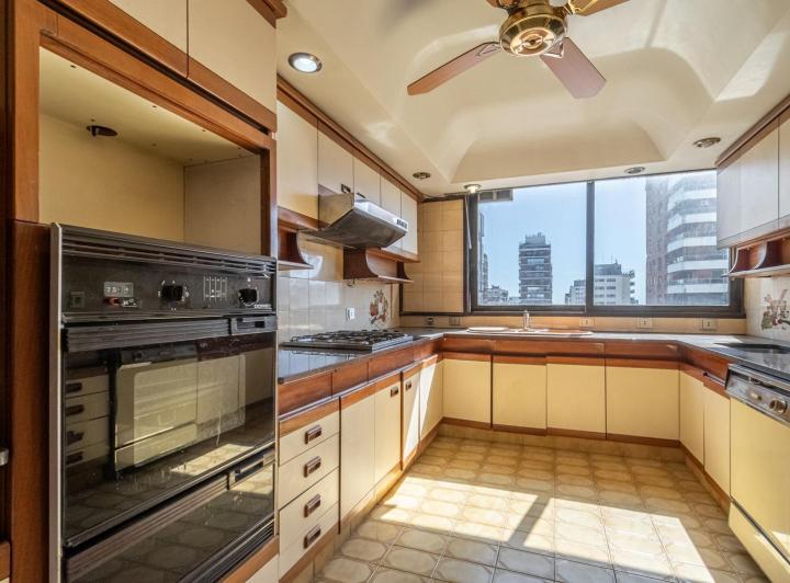 Departamento · 215m² · 5 Ambientes · 1 Cochera