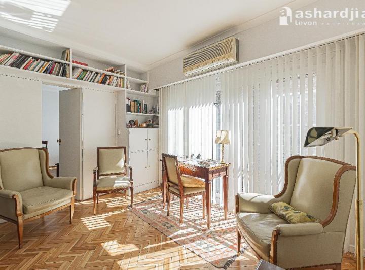 Departamento · 190m² · 5 Ambientes · 1 Cochera
