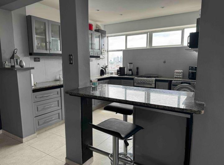 Departamento · 136m² · 5 Ambientes · 1 Cochera
