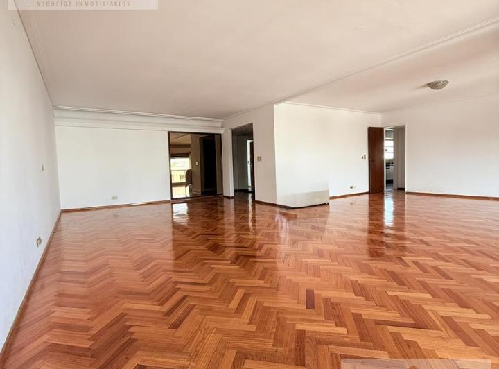 Departamento · 238m² · 5 Ambientes · 1 Cochera