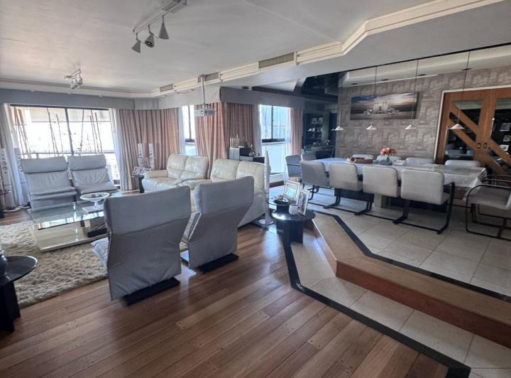 Departamento · 300m² · 6 Ambientes · 2 Cocheras