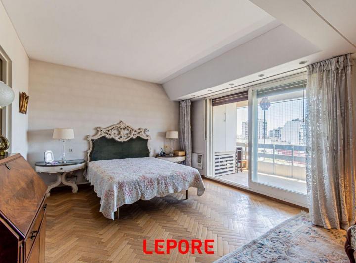 Departamento · 244m² · 5 Ambientes · 1 Cochera