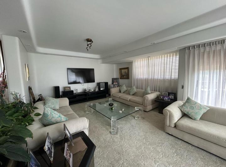 Departamento · 233m² · 6 Ambientes · 1 Cochera
