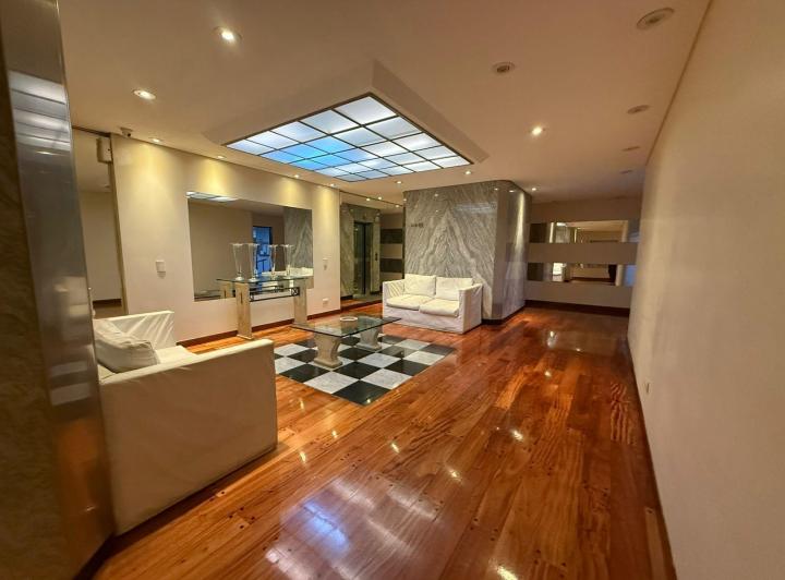 Departamento · 210m² · 6 Ambientes · 1 Cochera