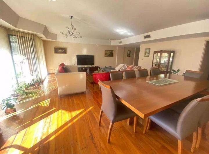 Departamento · 200m² · 4 Ambientes · 1 Cochera
