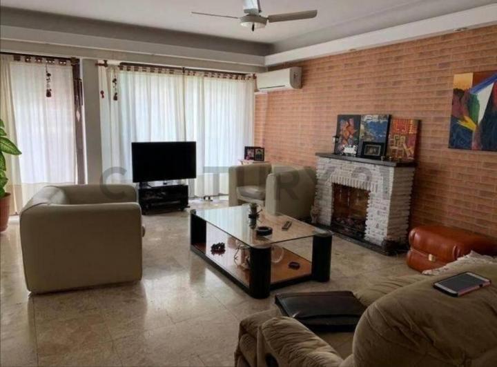 Departamento · 162m² · 6 Ambientes · 1 Cochera