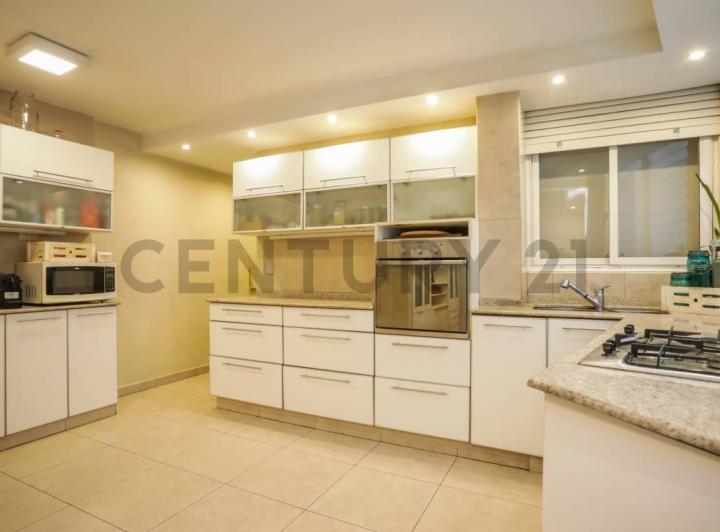 Departamento · 90m² · 4 Ambientes · 1 Cochera