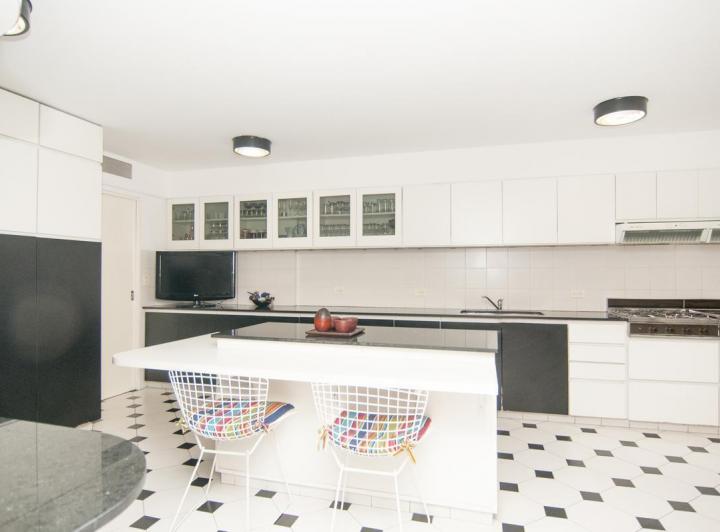 Departamento · 300m² · 6 Ambientes · 2 Cocheras