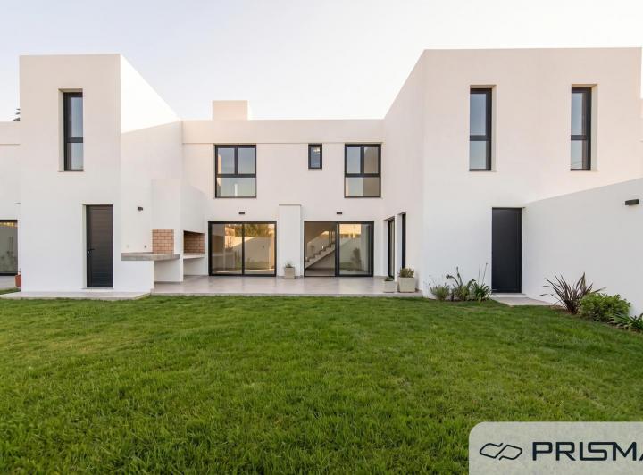 Casa · 174m² · 6 Ambientes · 2 Cocheras