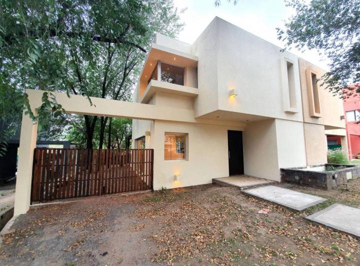 Casa · 155m² · 4 Ambientes · 1 Cochera