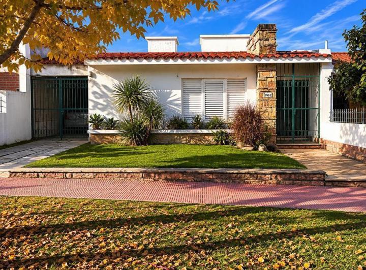 Casa · 181m² · 10 Ambientes